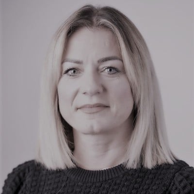 Paula Llewellyn